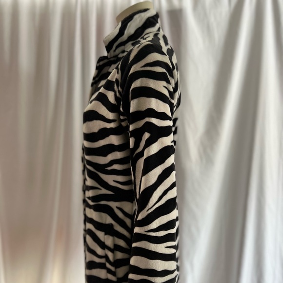 Chic Zebra Patterned Coat - Picture 6 of 11